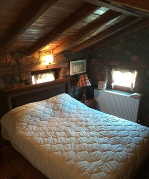 House, 3 Bedrooms, Mountain View | Soundproofing, iron/ironing board, free WiFi, bed sheets