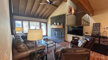 Télévision, cheminée