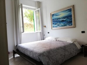4 bedrooms, blackout curtains, iron/ironing board, free WiFi - Là Mì Cà (La Spezia)