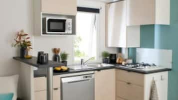 Family Chalet, 4 Bedrooms (Smala) | Private kitchen | Stovetop, cookware/dishes/utensils