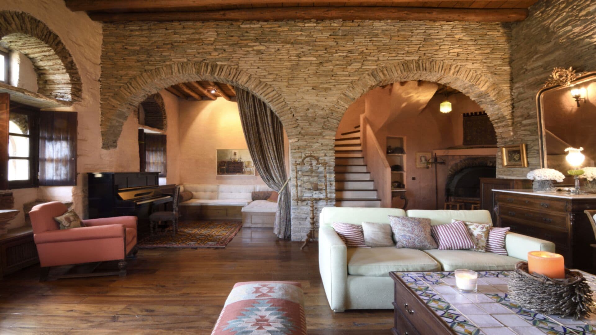 TV, fireplace, DVD player, books