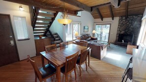 TV, fireplace, DVD player - Sunriver Lodge with A/C, Fireplace & BBQ (Sunriver)