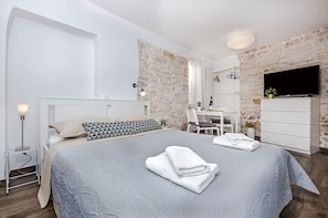 Comfort Room | 1 bedroom, individually decorated, iron/ironing board, free WiFi - Pisinium Studios (Rovinj)