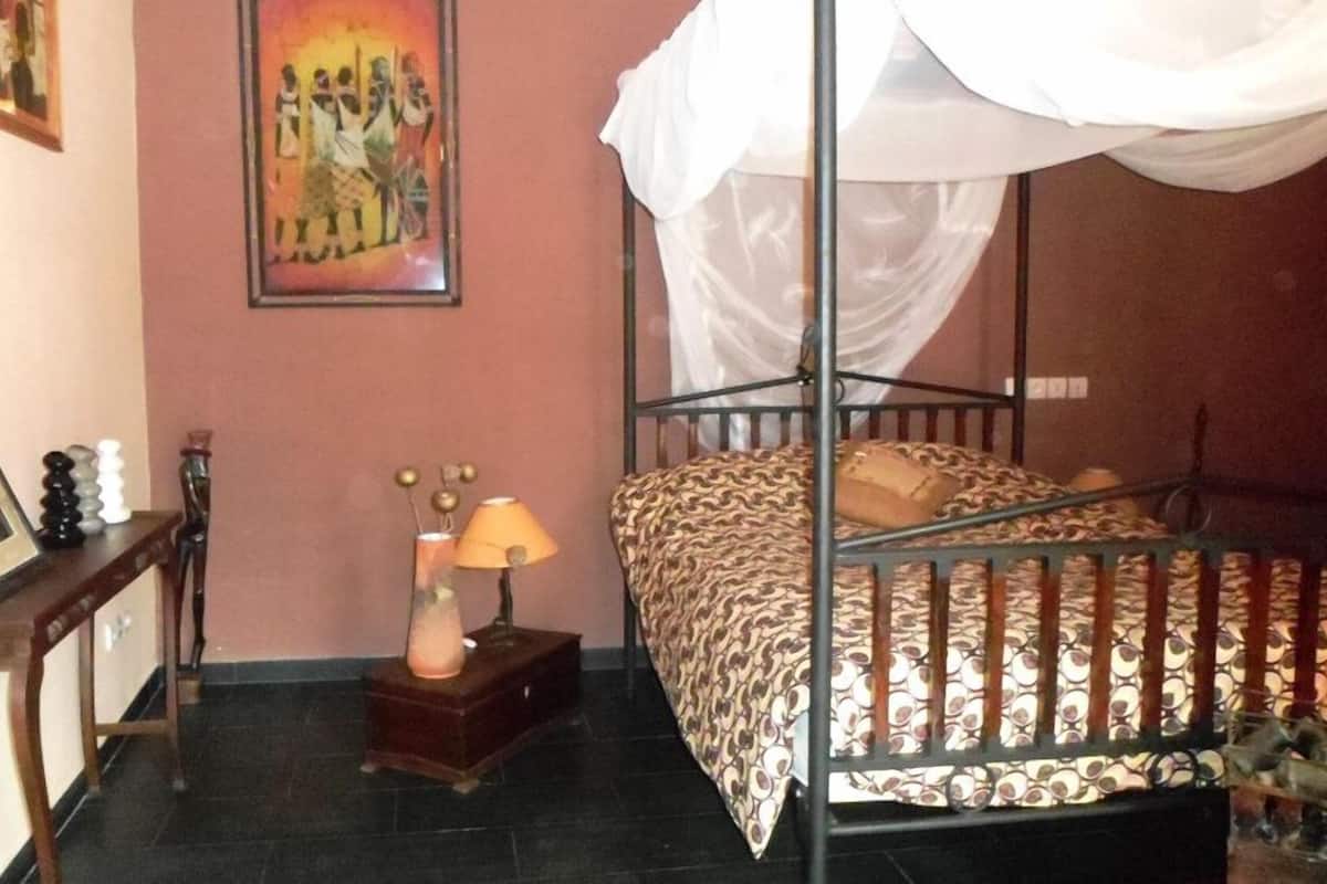 Double Room, 1 Double Bed (Orchidée) | Desk, blackout drapes, iron/ironing board, free WiFi