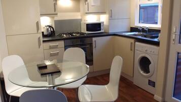 Country Four | Private kitchen | Microwave, oven, stovetop, electric kettle