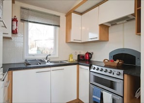 Premier Country Lodge Four | Private kitchen | Microwave, oven, stovetop, electric kettle - Devon Hills (Paignton)
