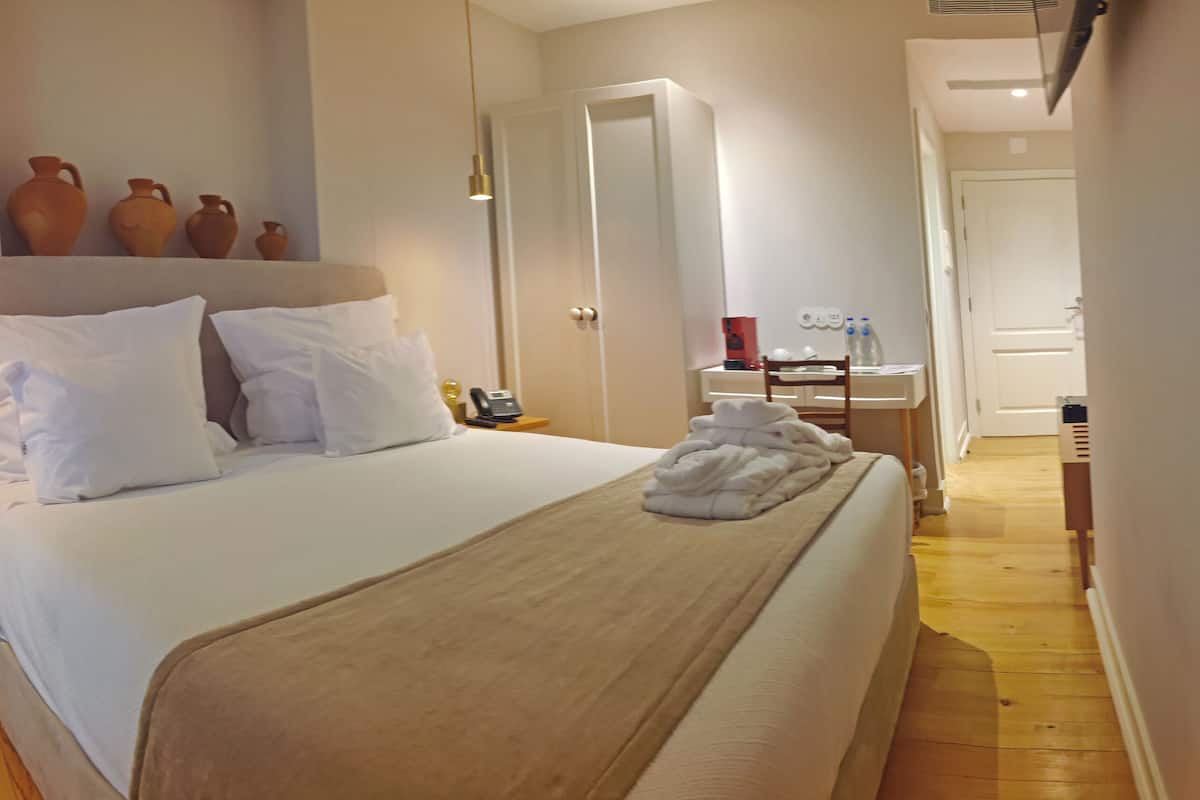 standard double room | hypo-allergenic bedding, minibar, in-room safe, individually decorated