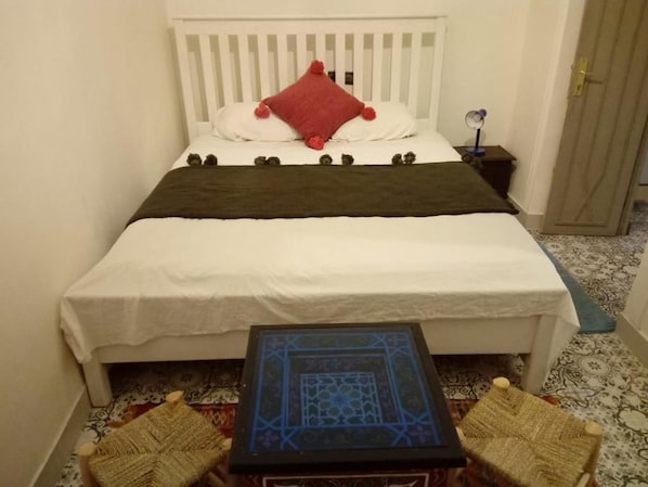 Free WiFi, bed sheets