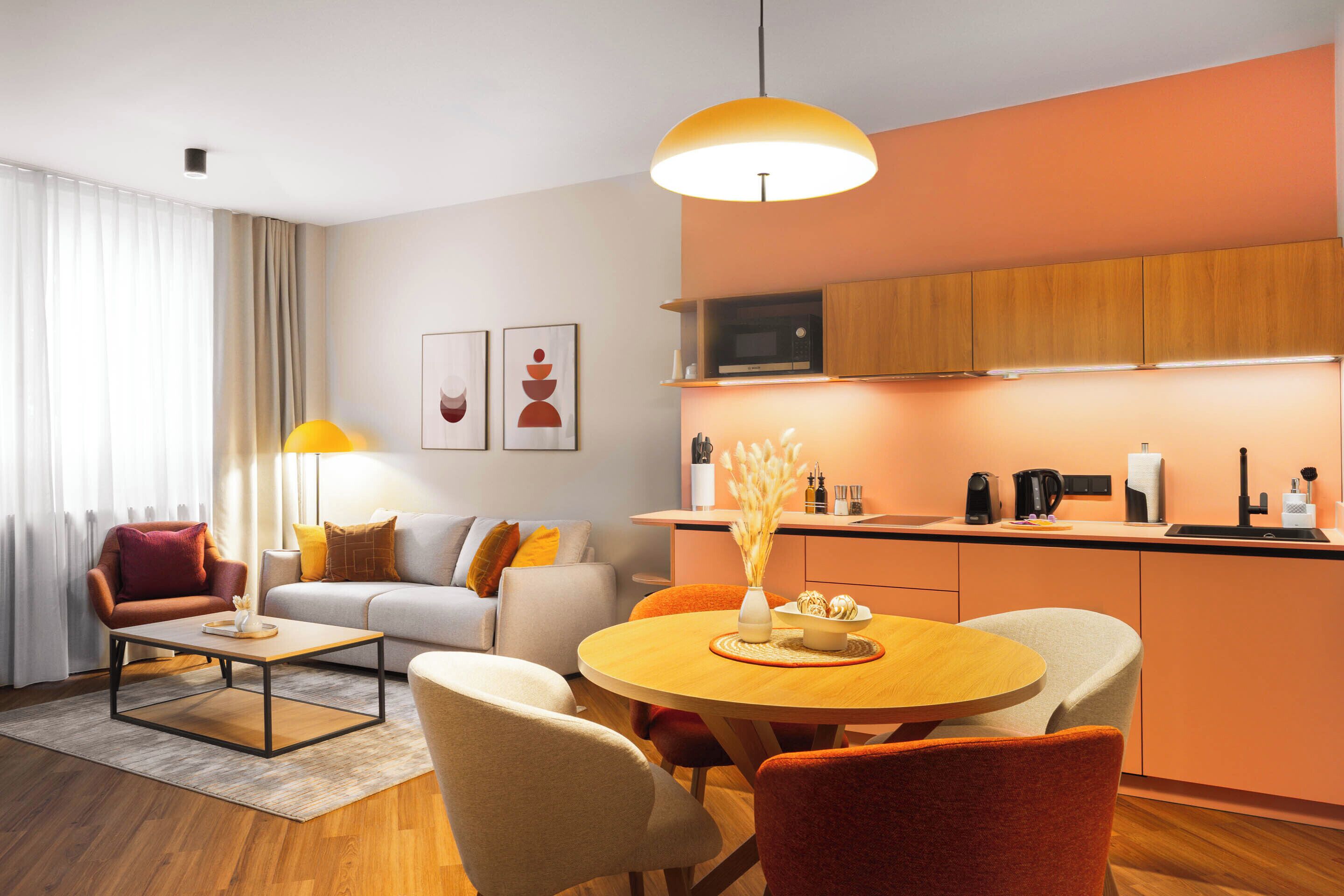  Design Comfort Suite mit Schlafsofa | Individuell dekoriert, individuell eingerichtet, Schreibtisch