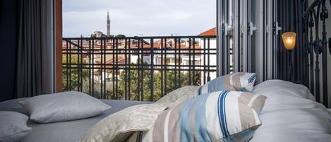 Apartment | In-room safe, desk, laptop workspace, free WiFi