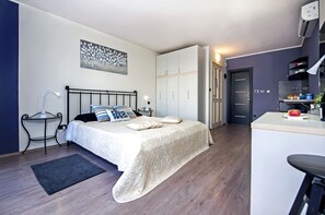 In-room safe, desk, laptop workspace, free WiFi