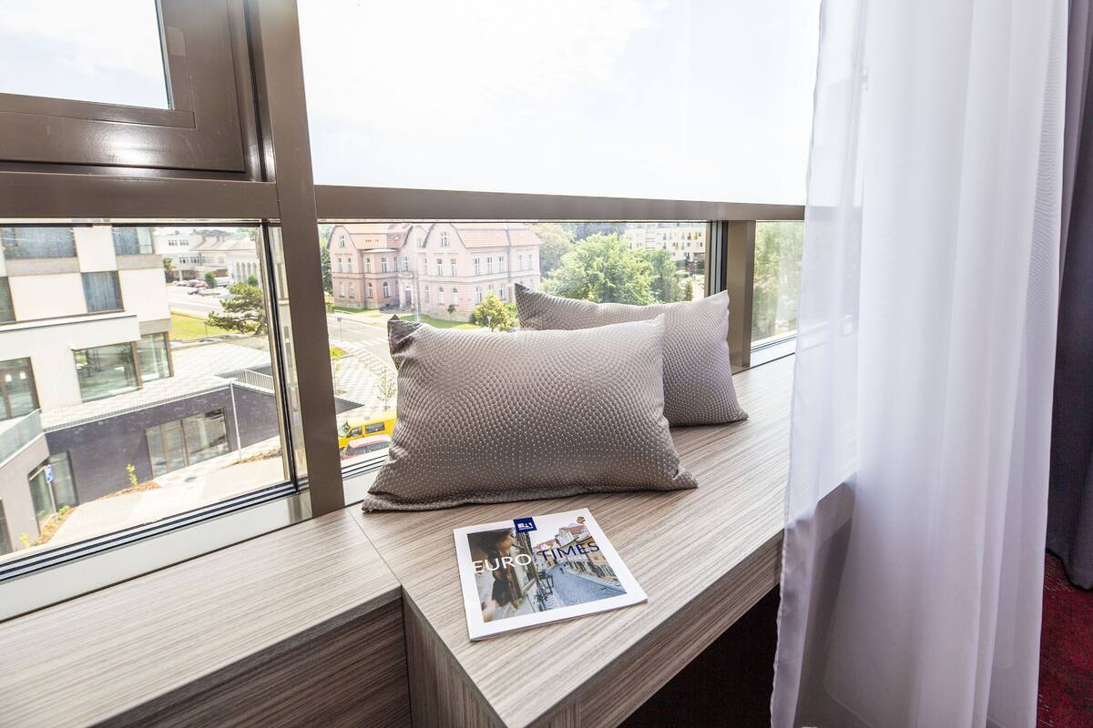 Hypo-allergenic bedding available, minibar, in-room safe, desk