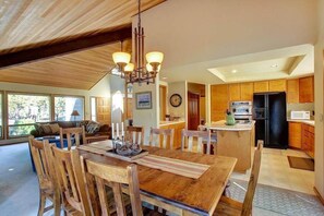 A spacious kitchen with wooden cabinets, a central island, and modern appliances. - Cozy Sunriver Home with Exclusive Golf (Sunriver)