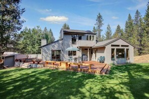 Exterior - Cozy Sunriver Home w/ Hot Tub, Deck & A/C (Sunriver)