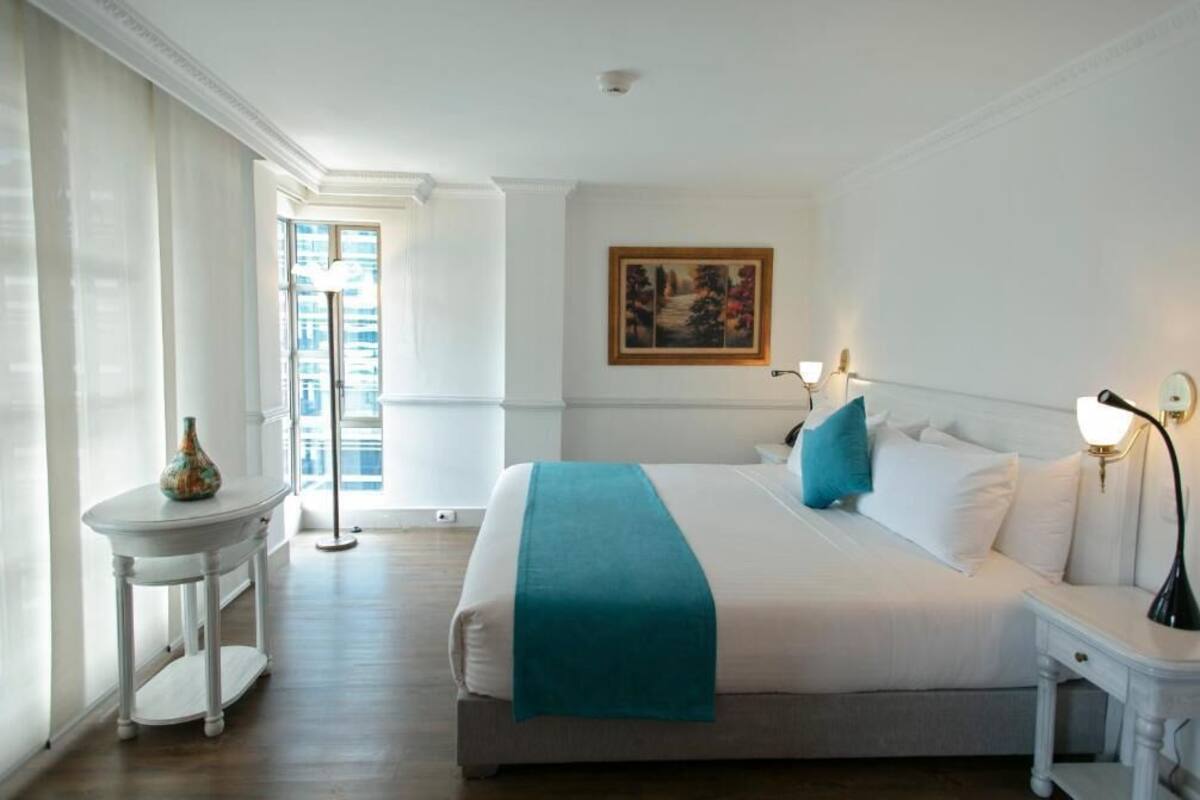 Suite estudio junior, 1 cama de matrimonio grande | Ropa de cama de alta calidad, minibar, caja fuerte y escritorio