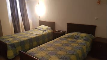 Chambre Double Standard | 1 chambre, bureau, rideaux occultants, lits bébé (gratuits)