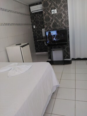 Camera Standard con letto matrimoniale o 2 letti singoli, 1 letto matrimoniale | Minibar, tende oscuranti, Wi-Fi gratuito, lenzuola