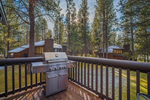 Property grounds - Wildflower Getaway with Access to Exclusive Golf (Bend)