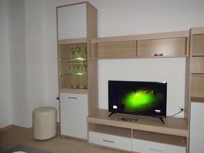 Luxury Apartment, Garden View | Living area | Flat-screen TV - Hermes Lux Apartment (Banja Luka)