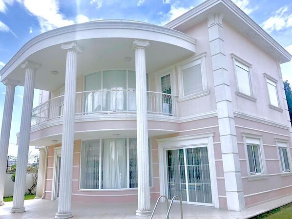 Front of property - Villa Altun (Serik)