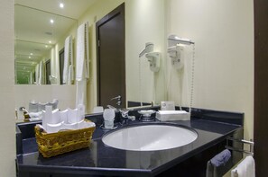 Shower, free toiletries, hair dryer, slippers - Admiral (Golden Sands)