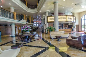 Lobby - Admiral (Golden Sands)