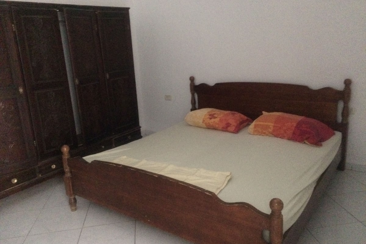 Departamento familiar, 1 habitación (1) | Ropa de cama hipoalergénica, muebles diferentes y escritorio