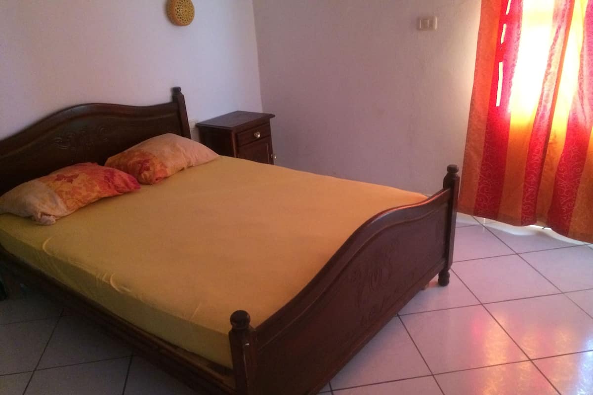 Estudio familiar, 1 habitación (4) | Ropa de cama hipoalergénica, muebles diferentes y escritorio