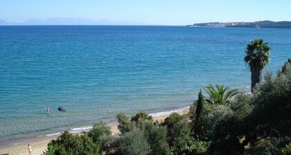 House Giannis Haikos Two minutes walk to the beach Peroulia