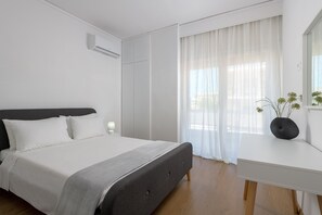 3 bedrooms, in-room safe, desk, iron/ironing board - Harmony Elegant Central Apartment, Rhodes City Center (Ρόδος)