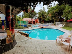 2 outdoor pools