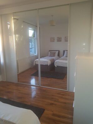 Deluxe House, 4 Bedrooms | 4 bedrooms, premium bedding, individually decorated - London House (London)