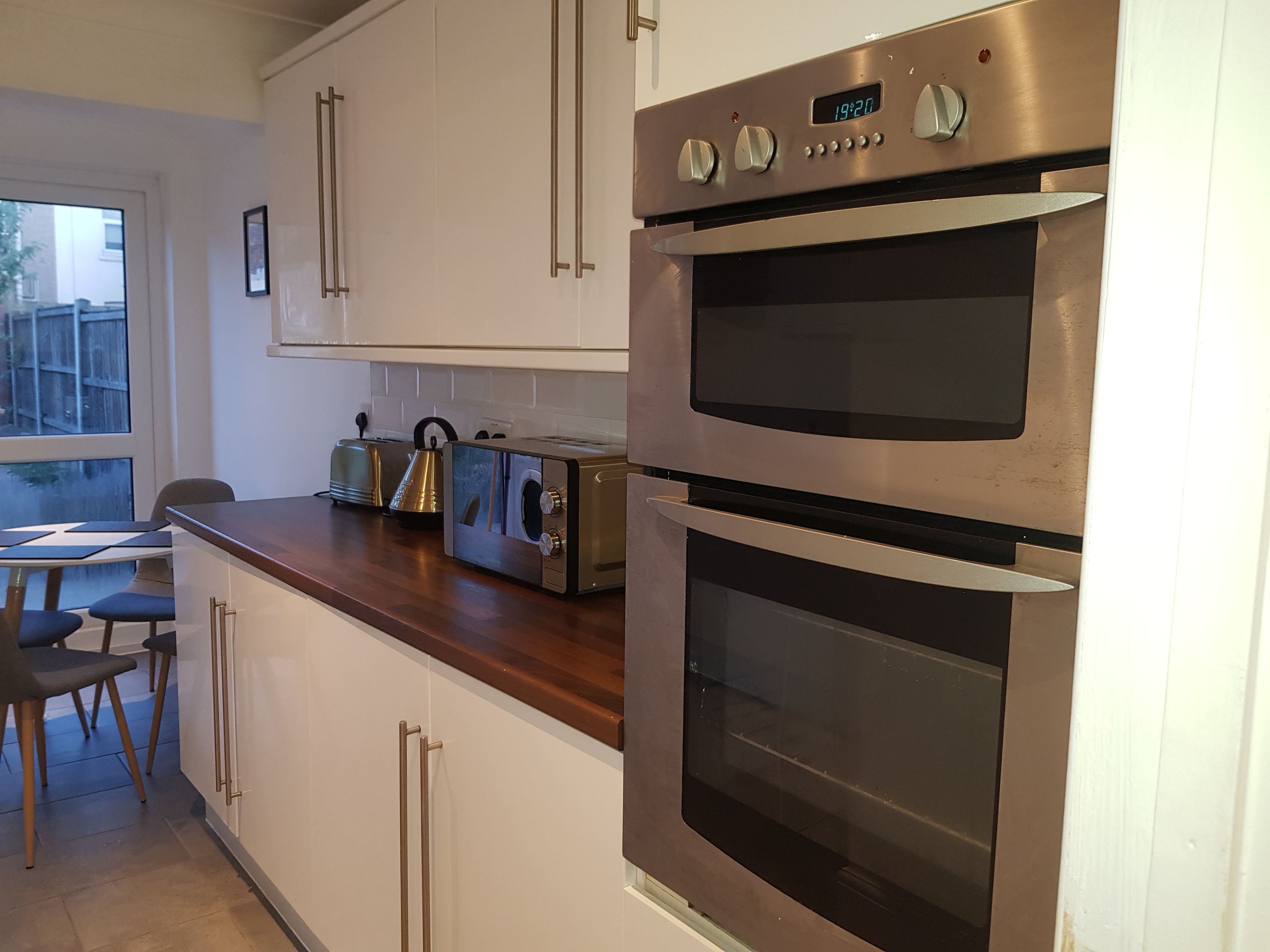 Deluxe House, 4 Bedrooms | Private kitchen | Full-sized fridge, microwave, oven, stovetop