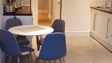 Rumah Deluks, 4 kamar tidur | Dapur pribadi | Lemari es besar, microwave, oven, dan kompor