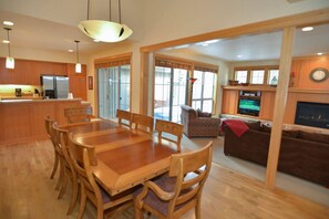 Dining - Central Sunriver Escape with A/C, BBQ & Easy Village Access (Bend)