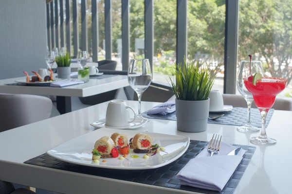 Breakfast, lunch, dinner served; local and international cuisine