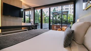 Premium bedding, in-room safe, desk, laptop workspace