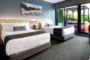 Jacuzzi Pool Garden Double | Premium bedding, in-room safe, desk, laptop workspace
