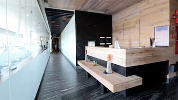 Massages aux pierres chaudes, massages des tissus profonds