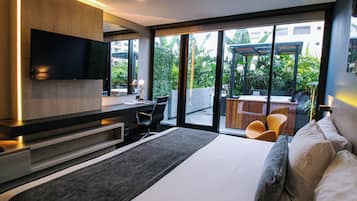 Jacuzzi Pool Garden Single | Ropa de cama de alta calidad y caja de seguridad en la habitación