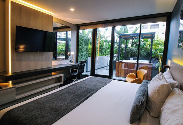 Jacuzzi Pool Garden Single | 고급 침구, 객실 내 금고, 책상, 노트북 작업 공간