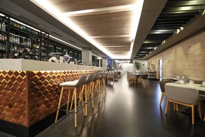 Breakfast, lunch and dinner served - Quartz Hotel & SPA (Tijuana)