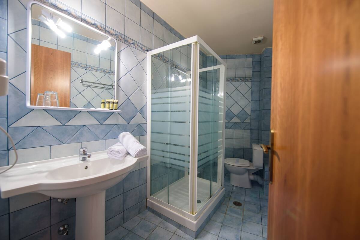 family triple room, lake view | bathroom | shower, free toiletries, hair dryer, towels