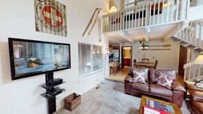 Fernseher, Kamin, DVD-Player