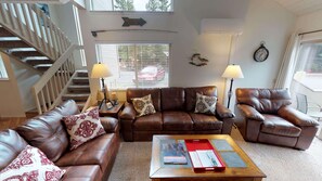 Fernseher, Kamin, DVD-Player