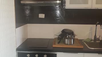 Refrigerador, microondas, horno y cafetera y tetera