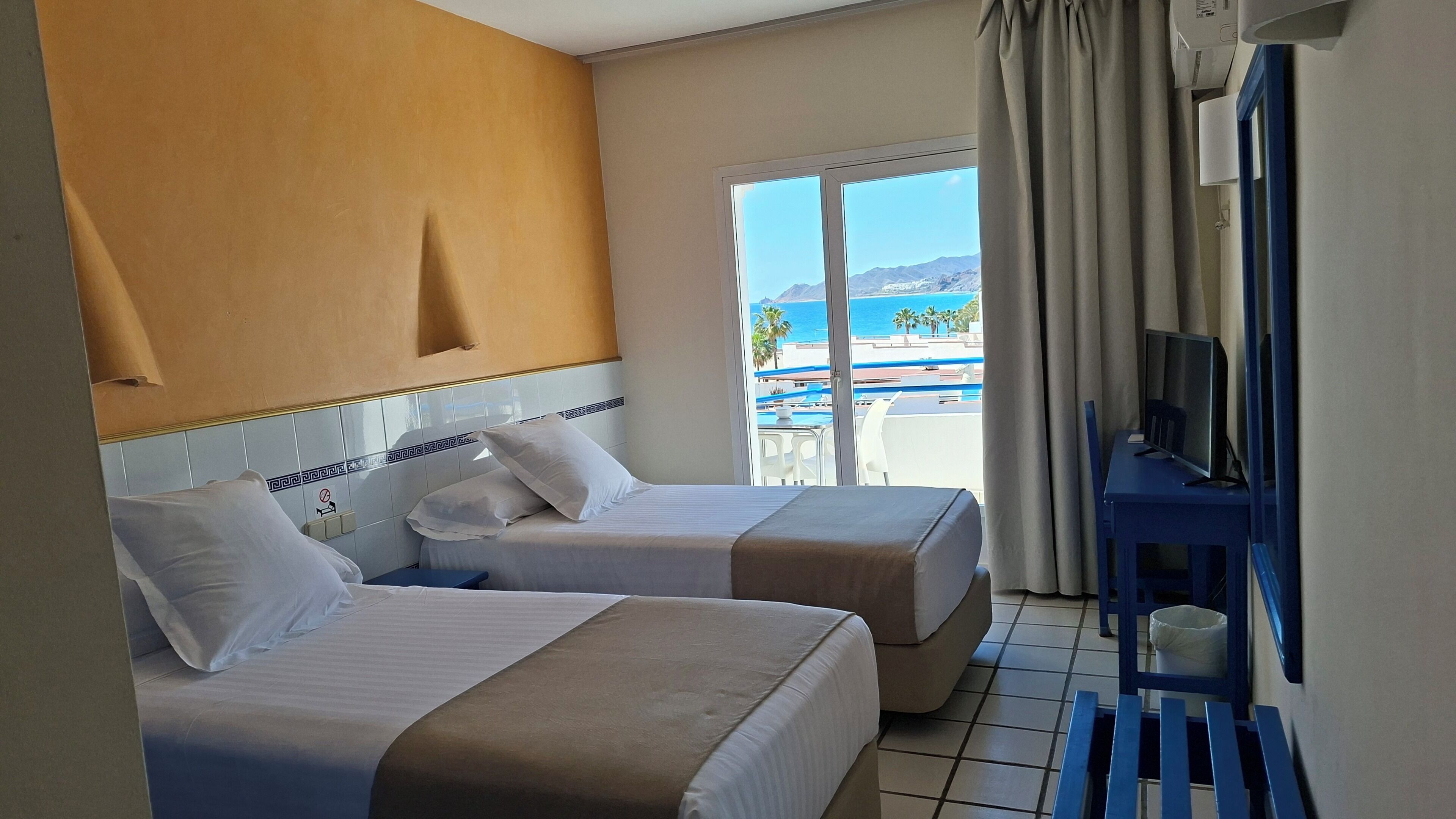 Habitación doble de uso individual | Cortinas opacas, tabla de planchar con plancha, wifi gratis