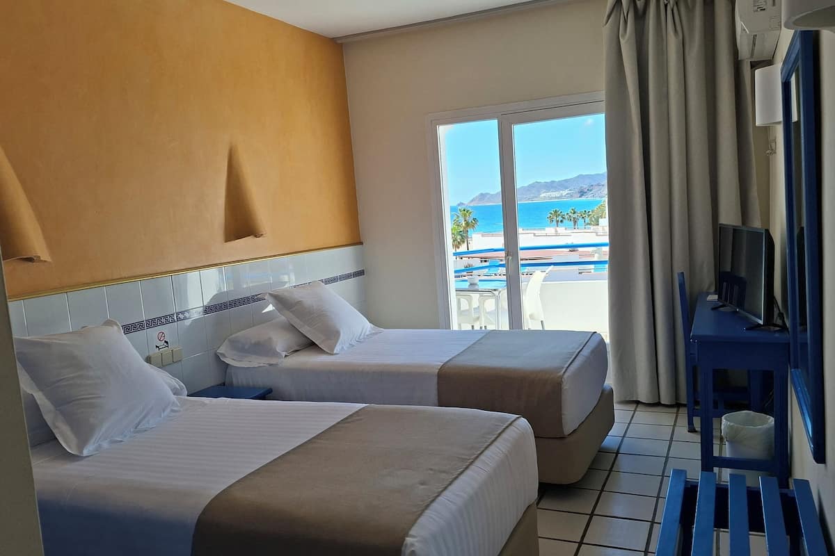 Double Room Single Use | Blackout drapes, iron/ironing board, free WiFi, bed sheets