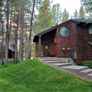 Exterior - Golf-View Escape with Access to The Cove (Bend)