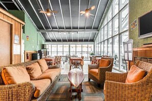 Televisión, videojuegos, reproductor de DVD y estéreo